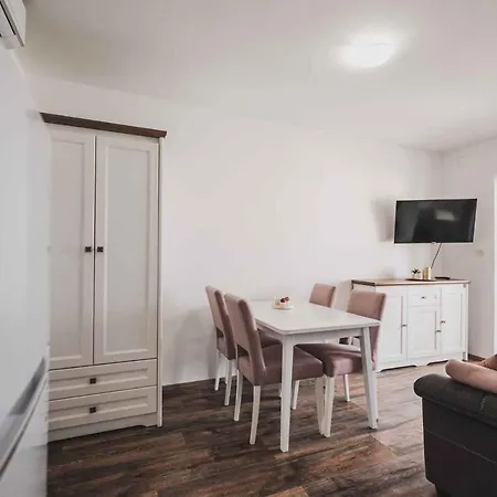 Апартаменты In - Insel Krk 43356 *